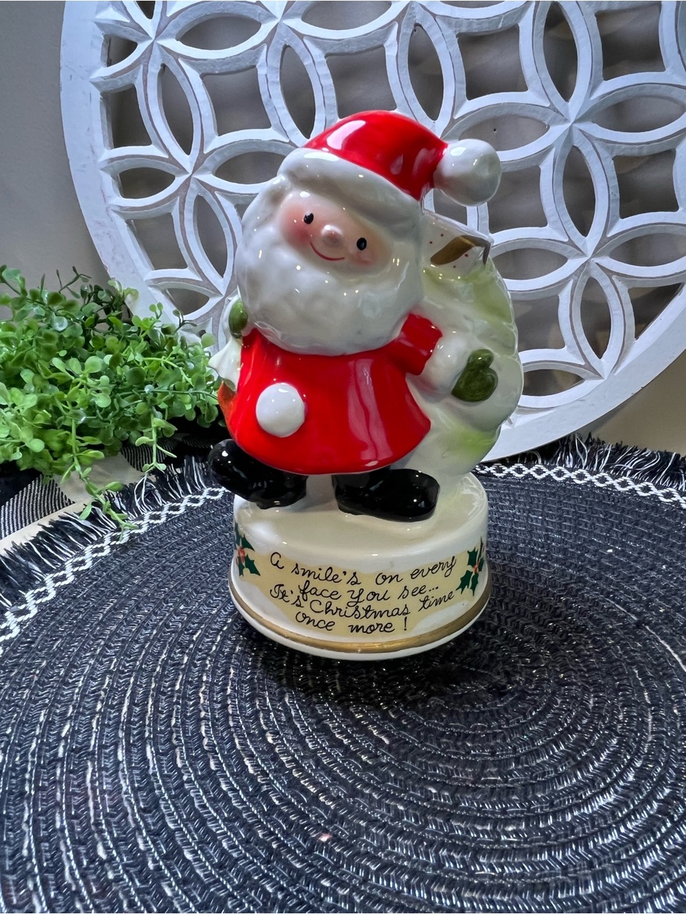 Vintage Christmas Spinning Musical
Santa Claus In Working Condition